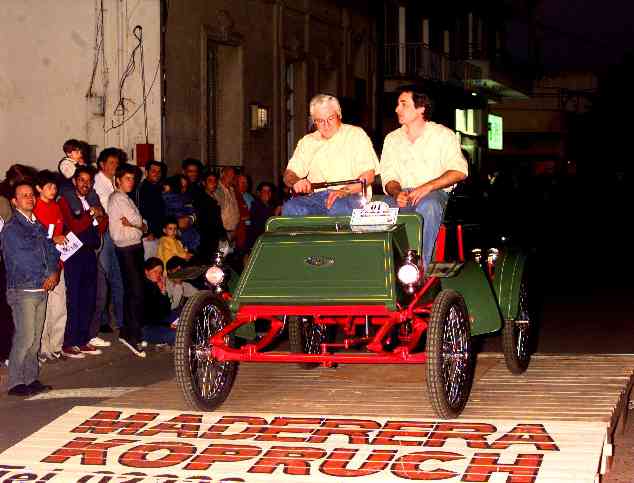 02crlos2.jpg - 43628 Bytes