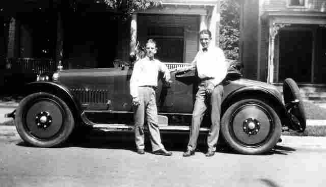 dads-roadster1.jpg - 14124 Bytes