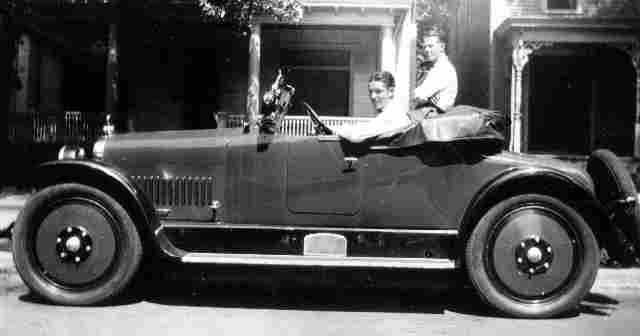 dads-roadster2.jpg - 12840 Bytes