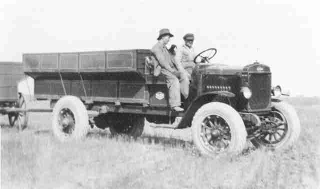 nash-truck-grain2.jpg - 11936 Bytes